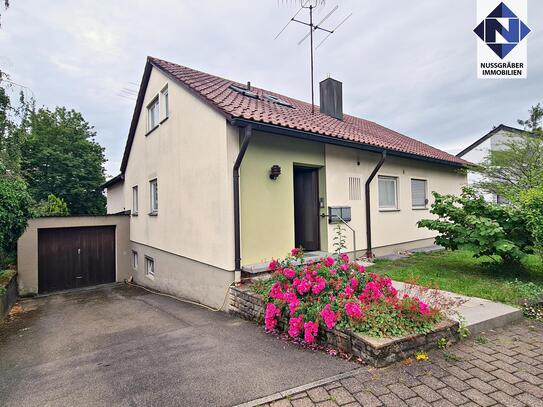 Großzügiges Einfamilienhaus mit Einliegerwohnung, Kaminzimmer und großem Garten