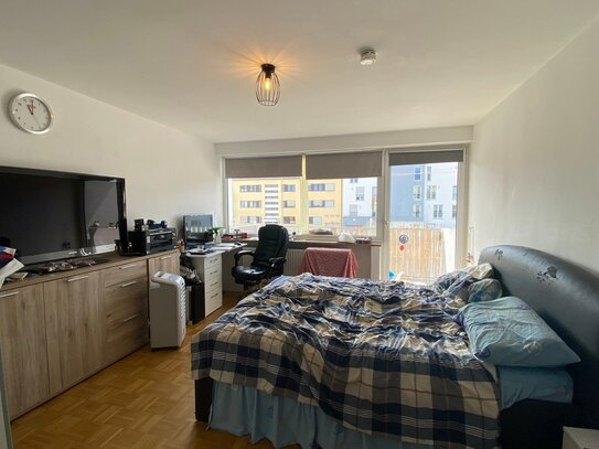 Schöne 3-Zimmer-Wohnung mit Balkon und Tiefgaragen-Stellplatz in München-Laim