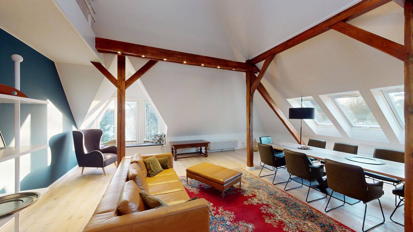 Möblierte 4 Zimmer Wohnung im Dachgeschoss einer Fabrikantenvilla in Hermsdorf - Foto 1