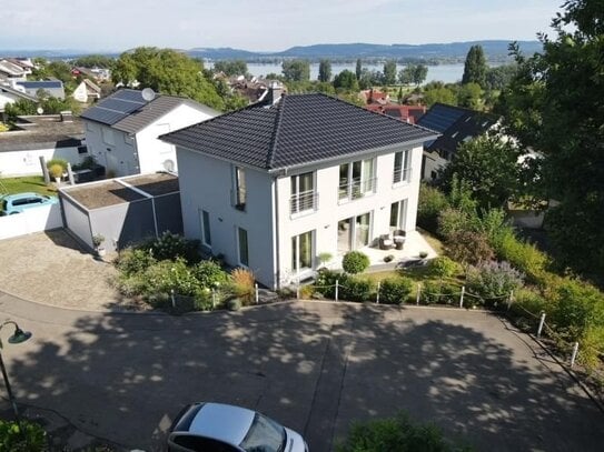 Energiestandard A+ / Neuwertiges Einfamilienhaus mit Seeblick auf der Halbinsel Höri