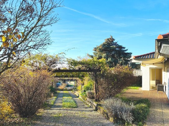 Panoramablick-Parkgrundstück mit Bestandsbungalow: Idyllische, ruhige Lage, Weinregion Bergstraße, auch Erweiterung ode…