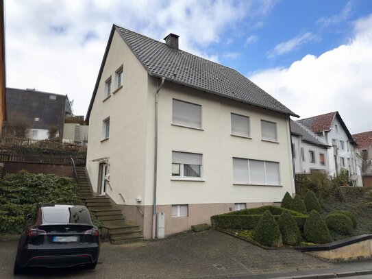 Einfamilienhaus mit Terrasse und Stellplatz