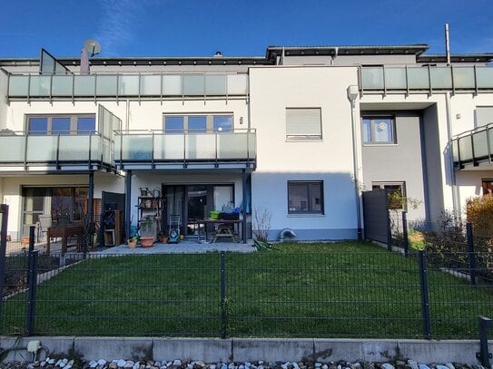 Ansprechende 4-Zimmer-EG-Wohnung mit gehobener Innenausstattung mit Terrasse und Gartenanteil