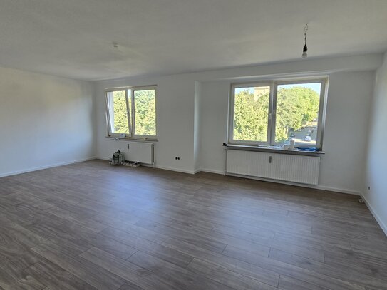 3,5 Zimmer Wohnung 2.OG 100qm *saniert*