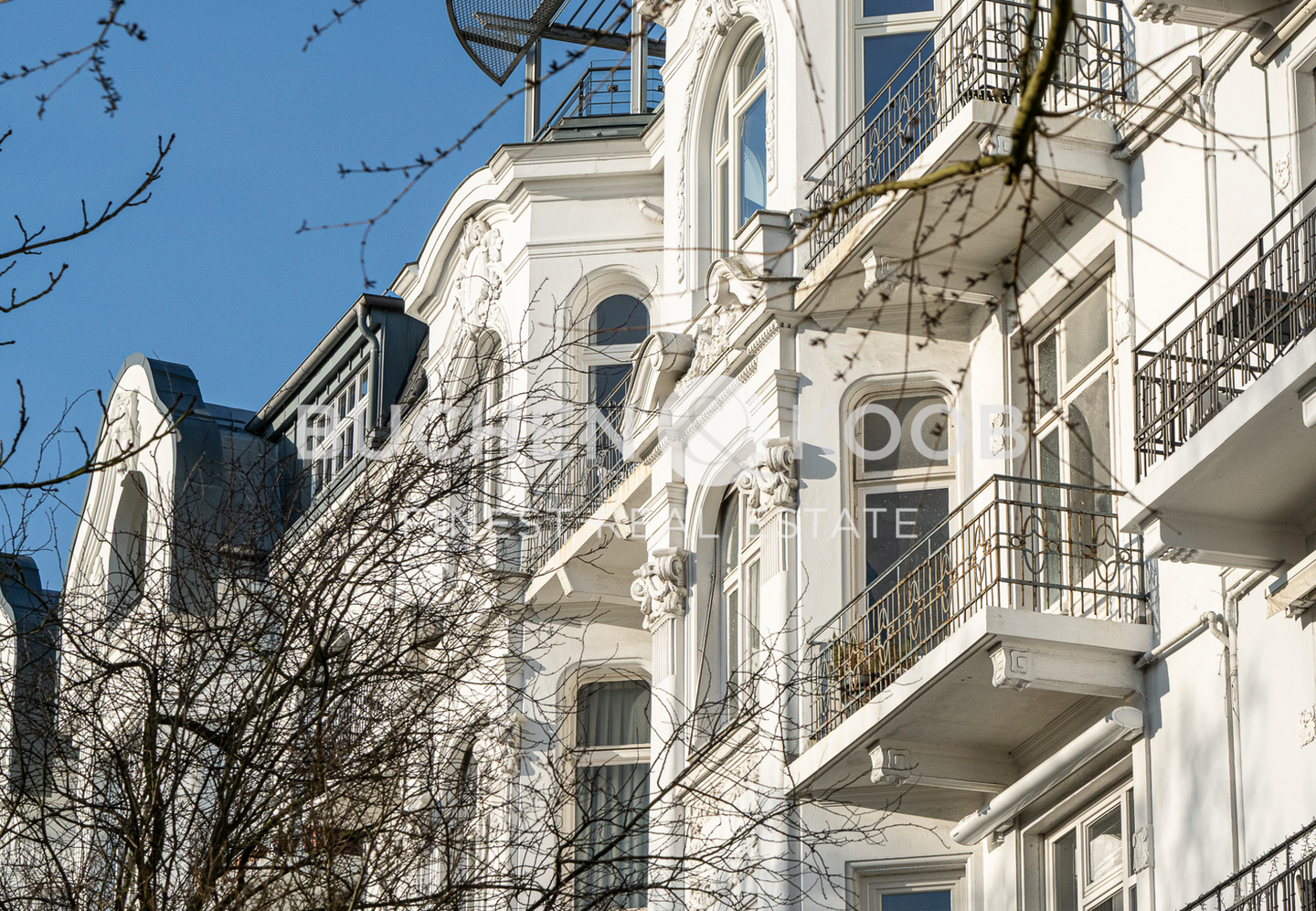 Lichtdurchflutete Altbauwohnung mit Zugang zum Isebekkanal in HH-Harvestehude