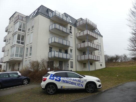 Weil man gerne hier wohnt. Reizende Wohnung im Dachgeschoss für Kapitalanleger in schöner Wohnanlage beim KKH mit Ferns…