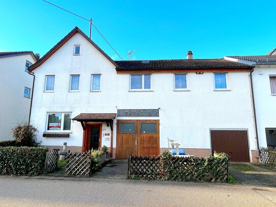 Ein- bis Zweifamilienhaus mit Scheune, Garage und großem Garten in Kirchheim-Jesingen