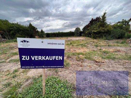 BAUPLATZ IN WOHNSIEDLUNG - VOLL ERSCHLOSSEN - MIT BAUGENEHMIGUNG FÜR 2 DOPPELHAUSHÄLFTEN - AUCH EFH MÖGLICH