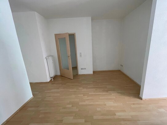 Tolle ruhige Lage ! Süße 2-Raum-Wg. mit Balkon und Laminat