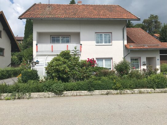 Charmantes Ein-bzw. Mehrfamilienhaus mit Potenzial in traumhafter Aussichtslage im Bayerischen Wald