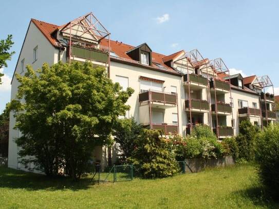 TOP Kapitalanlage! 3-Zimmer-DG-Wohnung mit Parkplatz in ruhiger Lage mit Sonnenloggia zu verkaufen!