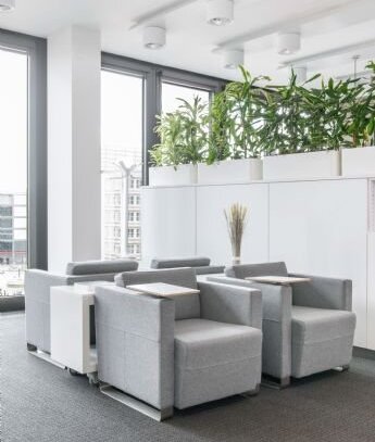 Zugang zu professionellen Coworking-Bereichen in Regus Alexanderplatz