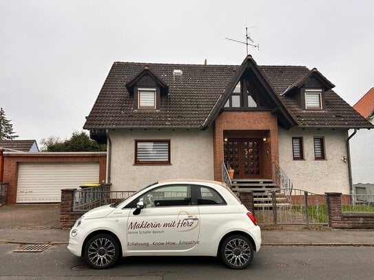 Geräumiges Zweifamilienhaus mit großem Garten und viel Potenzial in ruhiger Wohnlage!