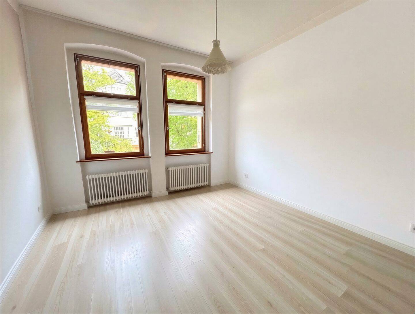 Kleine und feine 2-Zimmer-Altbauwohnung mit Süd-West-Balkon - Foto 1