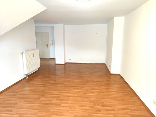 3-Zi. Wohnung mit Spitzboden und Hobbyraum im Keller