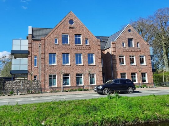 Wunderschöne, helle Dachgeschosswohnung mit großem Balkon in Rhauderfehn. Zentrum!