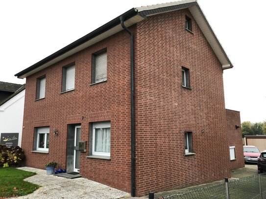 geräumiges 2-Familienhaus auf großem Grundstück (renovierungsbedürftig)