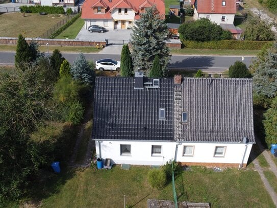 NEUER PREIS ! Doppelhaushälfte mit ausbaufähigem Nebengelass und Garage