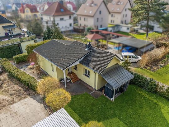 Modernisierter Bungalow auf hinterem Teil eines großen Grundstücks in Birkenwerder