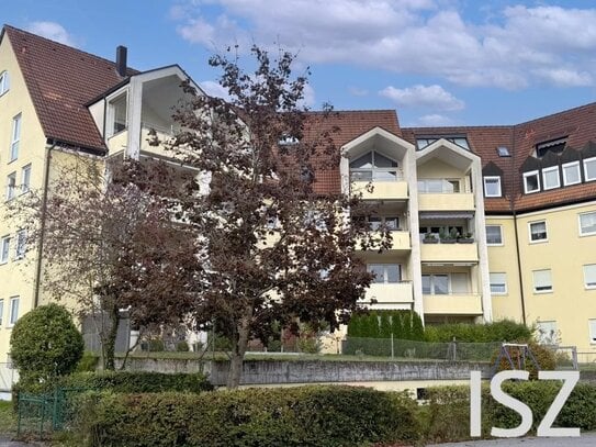 Bezugsfreie, großzügige Single-Wohnung mit Loggia und Tiefgaragenstellplatz