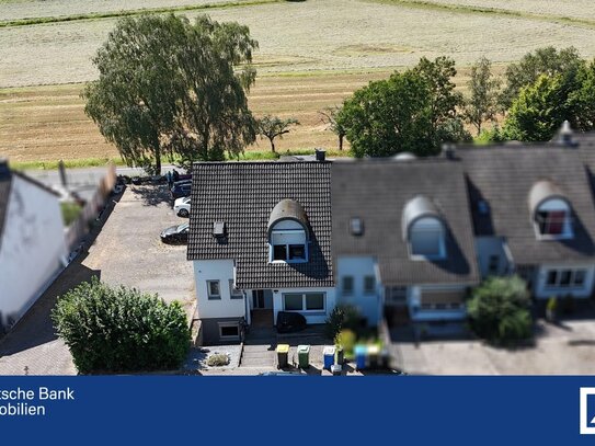 Attraktives Reihenendhaus in Dagobertshausen: Großzügig, modernisiert und mit Weitblick