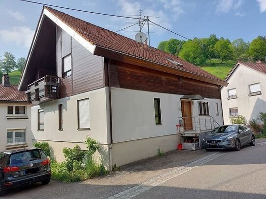 Großzügige 3,5-Zimmer-Wohnung in dörflichem Umfeld