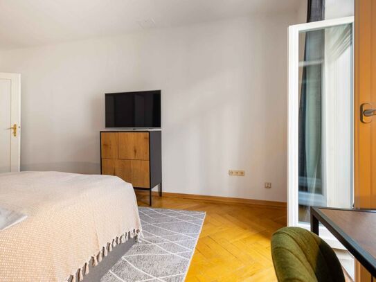 Wunderschönes Zimmer mit Balkon in einem Coliving-Apartment in München