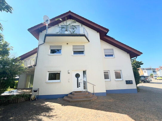 Großzügiges Zweifamilienhaus in ruhiger Feldrandlage von Limburgerhof