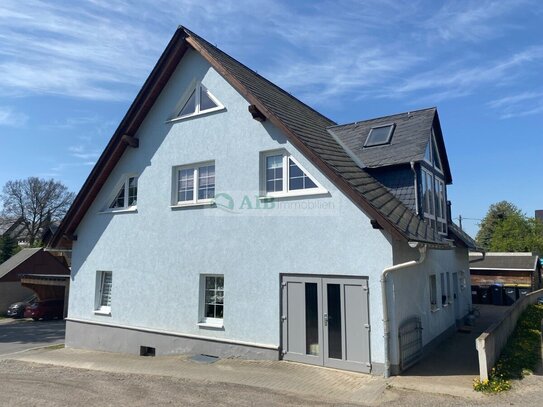 Geräumiges Wohnhaus mit moderner Maisonettewohnung im Obergeschoß