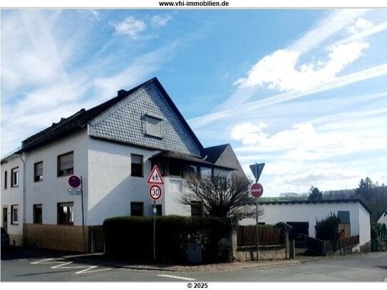 Hünstetten-Beuerbach: Großes Platzjuwel mit einem sonnigen Garten, aufstockmögl. über den Garagen