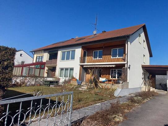Große, helle 4 Zimmer Wohnung mit Balkon und Garage