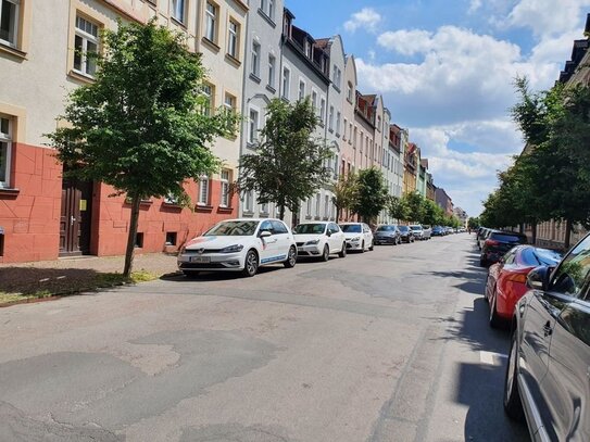 // 3 ZIMMER mit BALKON // grüner Innenhof // HWR // ab SOFORT //