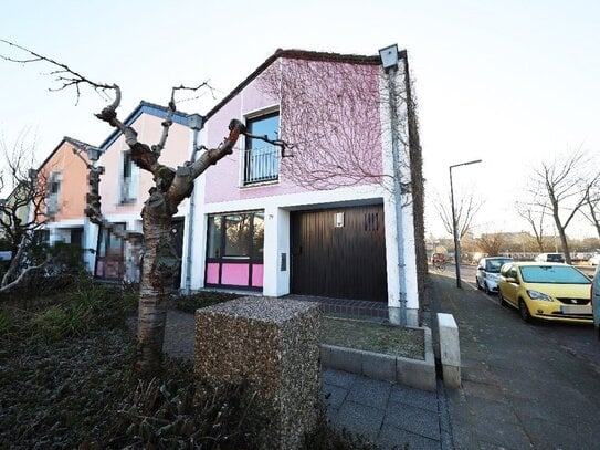 Verkaufsstart in Höhenhaus: Modernisierungsbedürftiges Reiheneckhaus + Garage