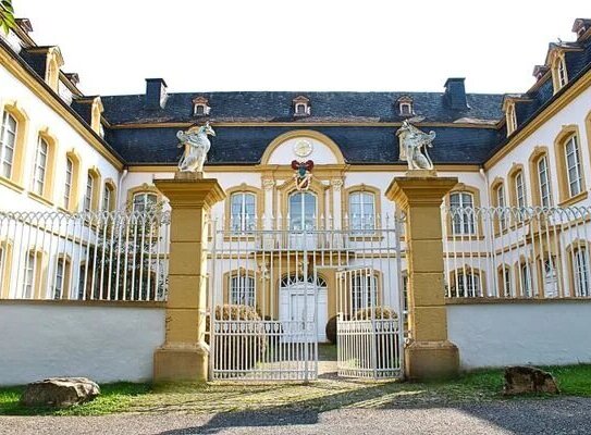 Schloß Quint - Am Rande der Stadt Trier, direkt am Meulenwald - Ihre neue Residenz