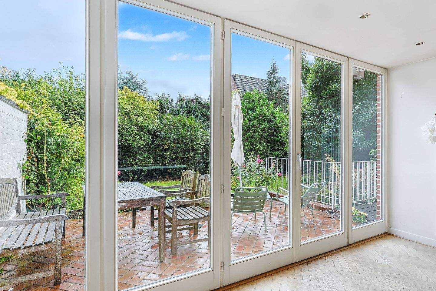 Stadtleben trifft Gartenruhe - 4-Zimmer-Wohnung mit 250?m² Garten und 189 m² Wohn-Nutzfläche