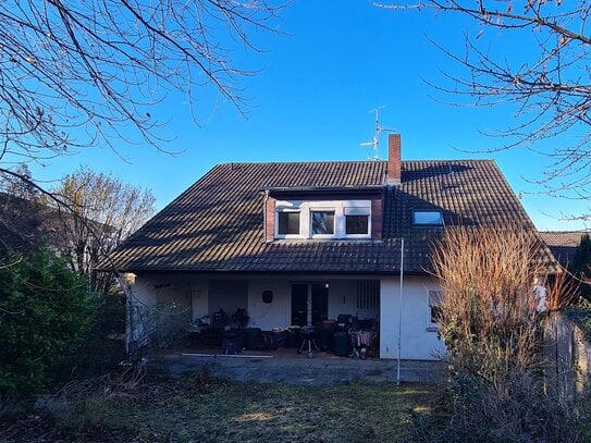 Mehrfamilienhaus in guter Lage am Hang - mit Gestaltungspotenzial für den Käufer