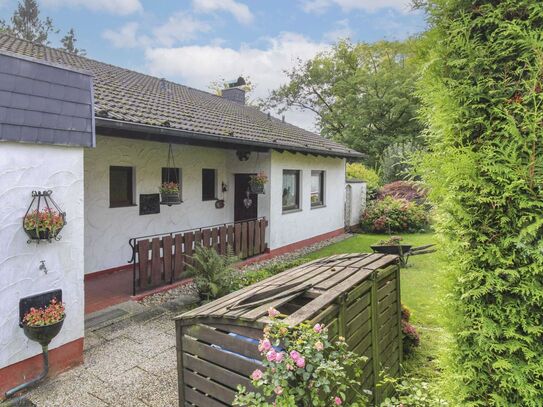 Freistehendes Einfamilienhaus mit idyllischem Garten direkt am Waldrand