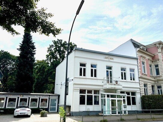 Wohn- und Geschäftshaus - zuletzt als Kanzlei genutzt - mit Balkon und Dachterrasse zu verkaufen