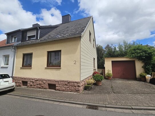 gepflegtes Einfamilienhaus / Garage in zentraler Lage von Püttlingen