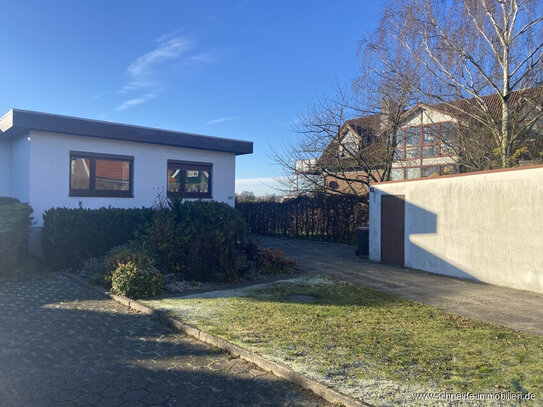 Weitläufiges Grundstück am Naturschutzgebiet in Neuengamme Bungalow-Doppelhaushälfte mit Vollkeller und Garage