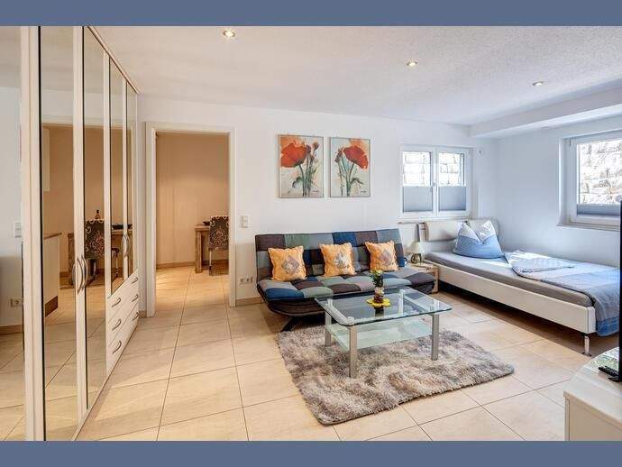                                                               M&ouml;bliert: M&ouml;blierte Souterrainwohnung in Haar                                                       in Haar (München)