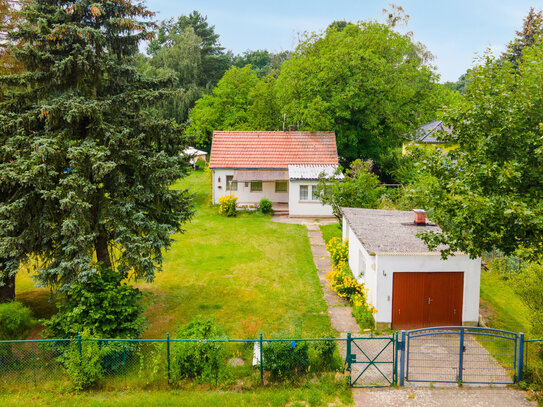 Garage, Terrasse, Nebengebäude, großes Grundstück: Einfamilienhaus mit viel Potenzial in Petershagen