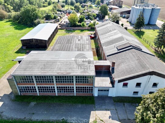 Hallenkomplex mit großer Freifläche und vielen Möglichkeiten