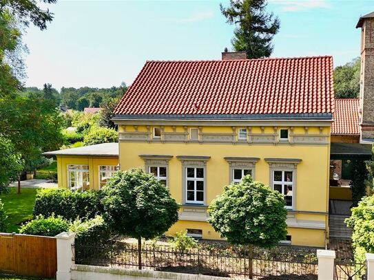 Villa am Schlosspark in Potsdam Bornstedt - Exklusive Eleganz inmitten grüner Idylle