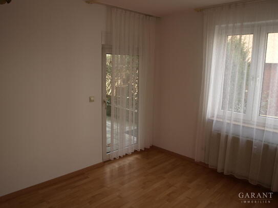 Schöne 2 Zimmer-Erdgeschoss-Wohnung mit Terrasse!