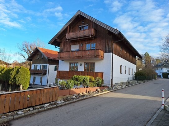 Vorschau 2025: Dachgeschoss-Wohnung in Starnberg - Percha mit kleinem Seeblick!