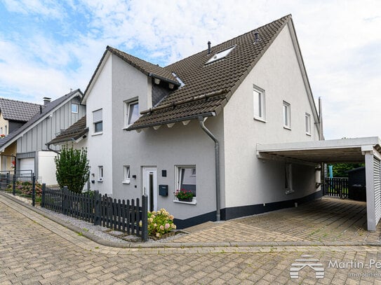 Tolle Doppelhaushälfte - Garten - Terrassen - großer Carport -