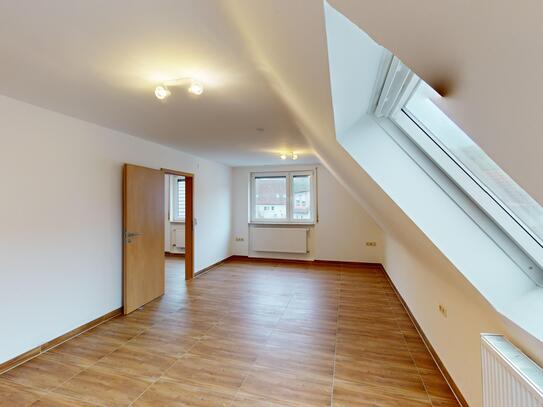 *** Großzügige Dachgeschosswohnung mit Balkon in Bönnigheim-Hohenstein ***