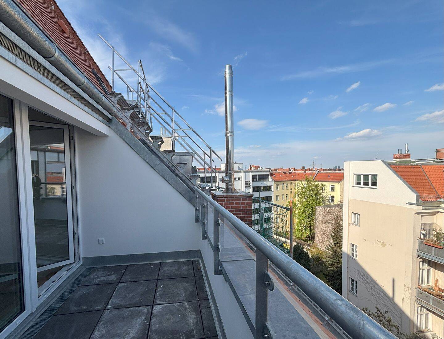 Neue 2-Zimmer-DG-Wohnung am Bundesplatz in Wilmersdorf - Photo 1