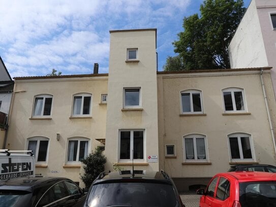 Perfekte Wohnung im ruhigen Hinterhaus mit Blick ins Grüne und Kamin